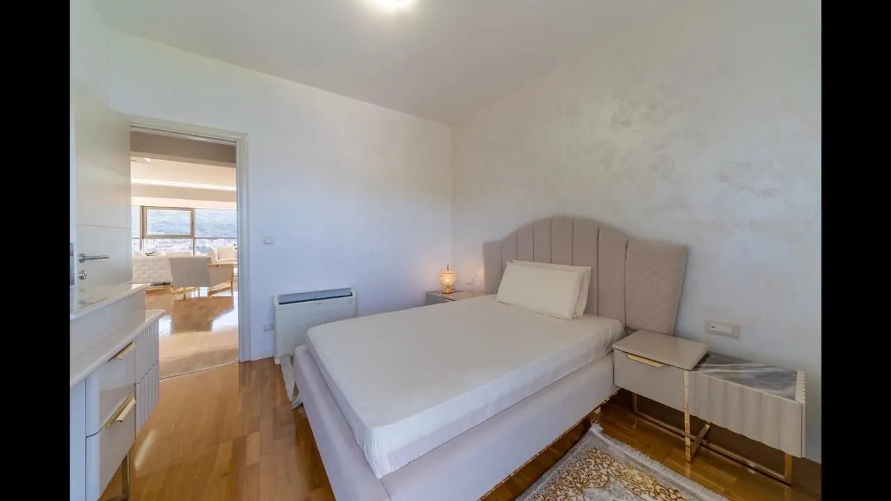 Rent, three bedroom apartment, 150m², Dukley Gardens, Budva
