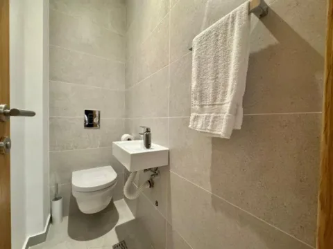 Izdavanje, jednosoban stan, 46m², Centar, Budva - image 2