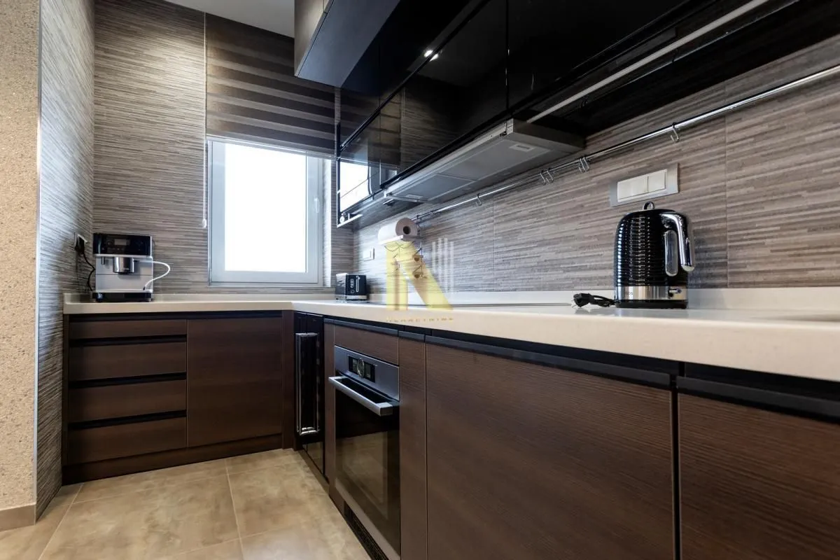 Izdavanje, četvorosoban stan, 125m², Sajmište, Novi Sad