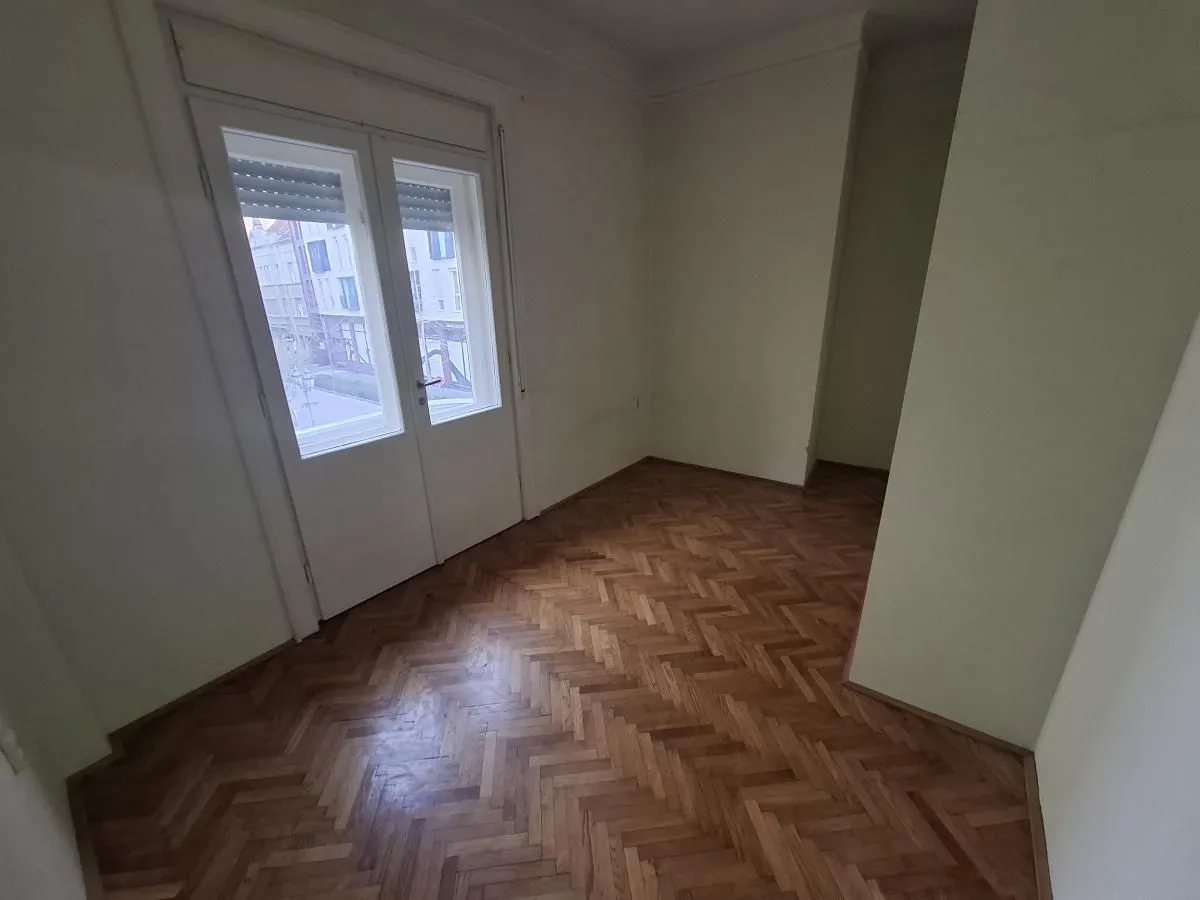 Izdavanje, trosoban stan, 122m², Centar, Novi Sad