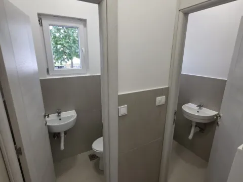Izdavanje, poslovni prostor, 110m², Blok 6, Podgorica - image 9