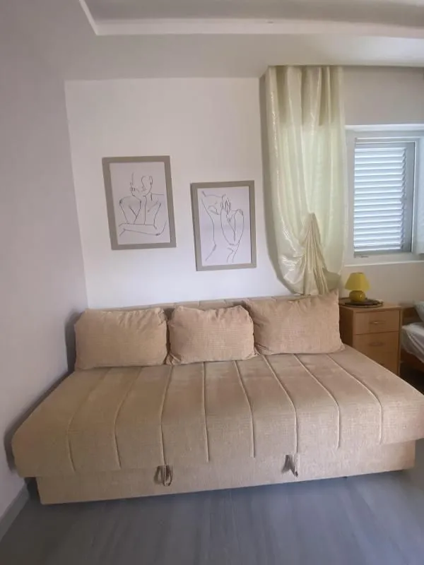 Izdavanje, garsonjera, 30m², Šušanj, Bar