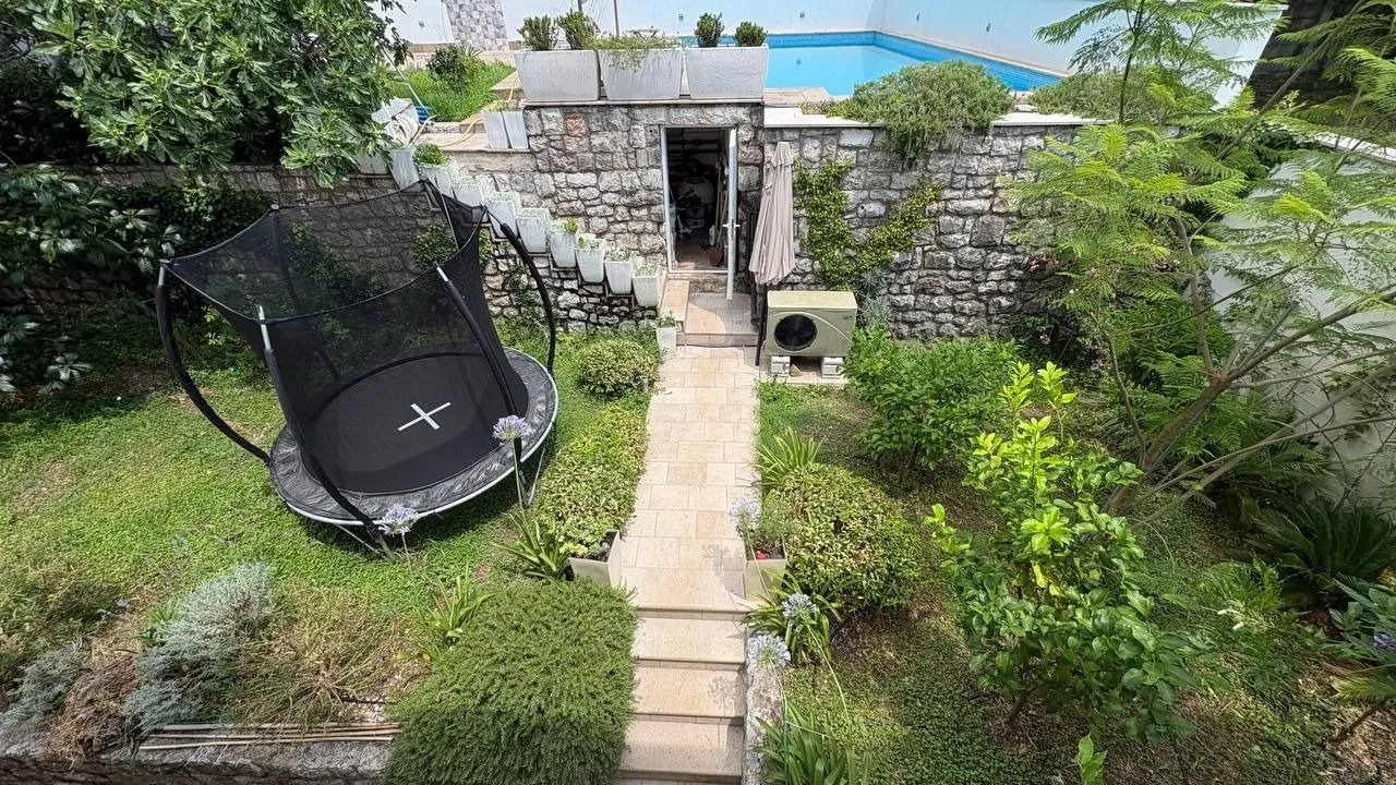 Rent, two bedroom apartment, 100m², Tivat, Crna Gora