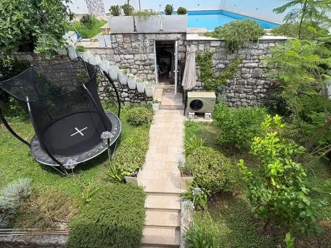Rent, two bedroom apartment, 100m², Tivat, Crna Gora - image 28