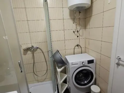 Izdavanje, trosoban stan, 55m², Đeram Pijaca, Beograd - image 13