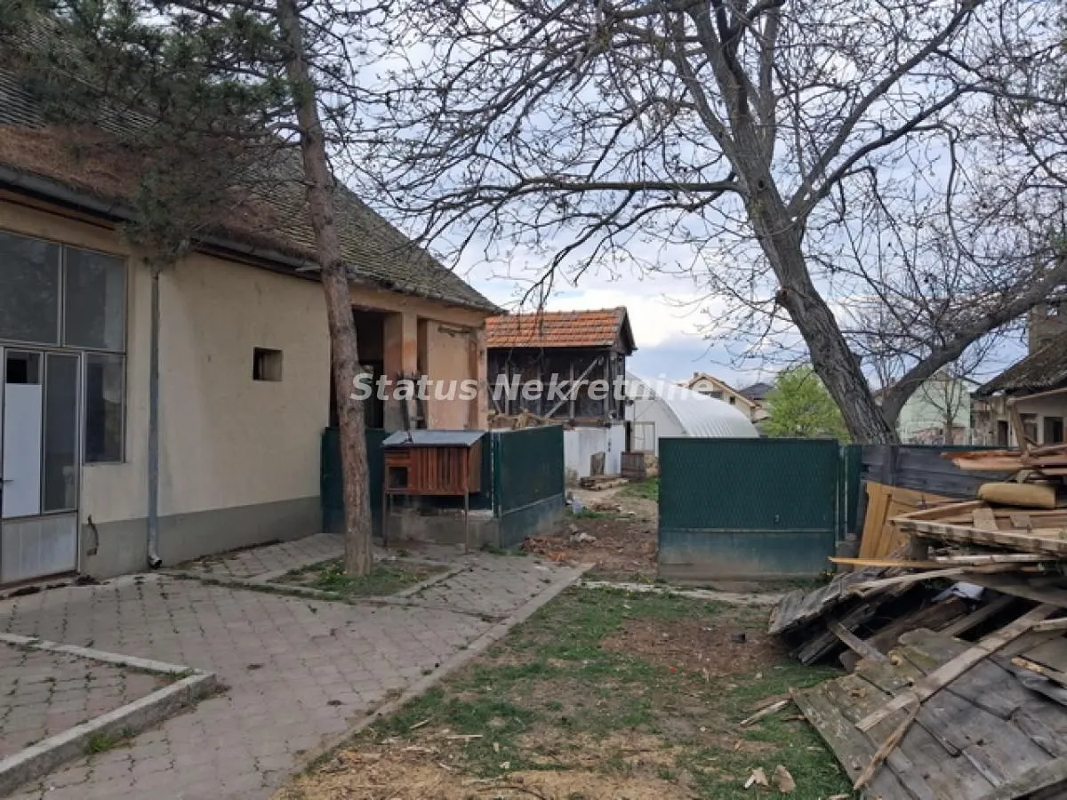 Prodaja, kuća, 279m², Futog, Novi Sad Sve Podlokacije