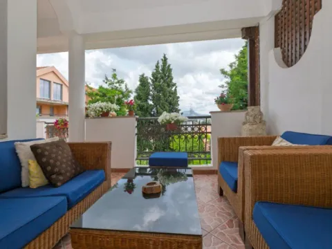 Izdavanje, petosoban stan, 280m², Gorica C, Podgorica - image 12