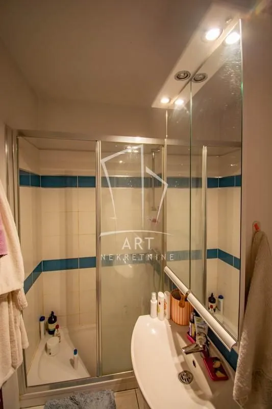 Sale, house, 238m², Petlovo Brdo, Beograd