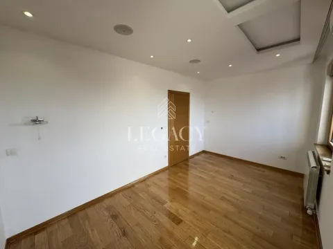 Izdavanje, četvorosoban stan, 140m², Šumice, Beograd - image 7