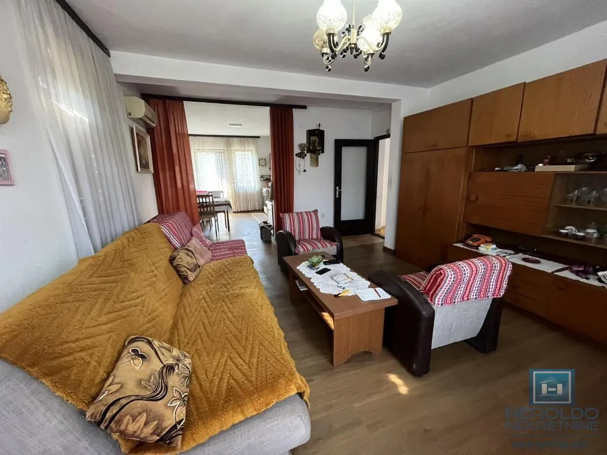 Prodaja, kuća, 353m², Budžino brdo, Jagodina