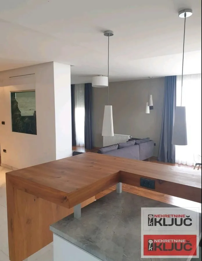 Prodaja, trosoban stan, 134m², Sajmište, Novi Sad