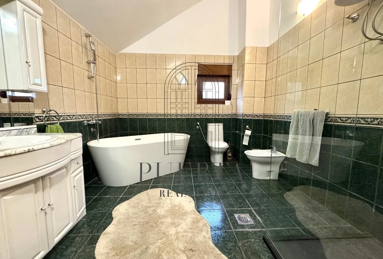 Rent, house, 300m², Gorica C, Podgorica