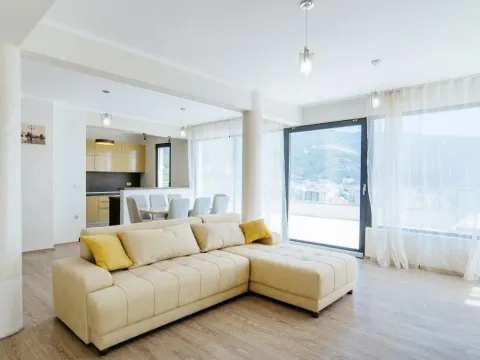 Sale, three bedroom apartment, 233m², Bečići, Budva - image 2