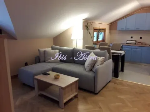 Izdavanje, četvorosoban stan, 83m², Stari Grad, Beograd - image 1