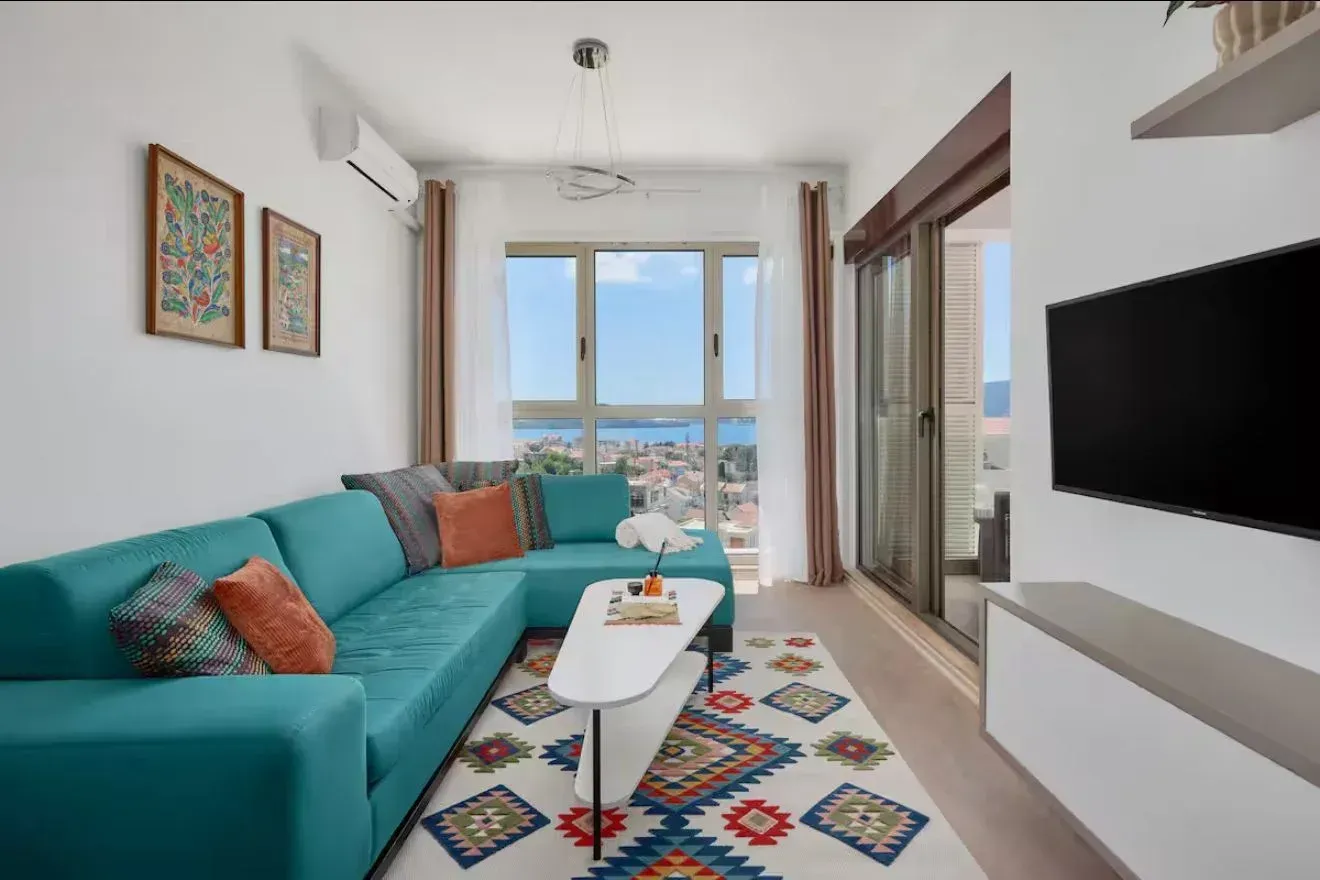 Izdavanje, stan, 53m², Tivat, Crna Gora