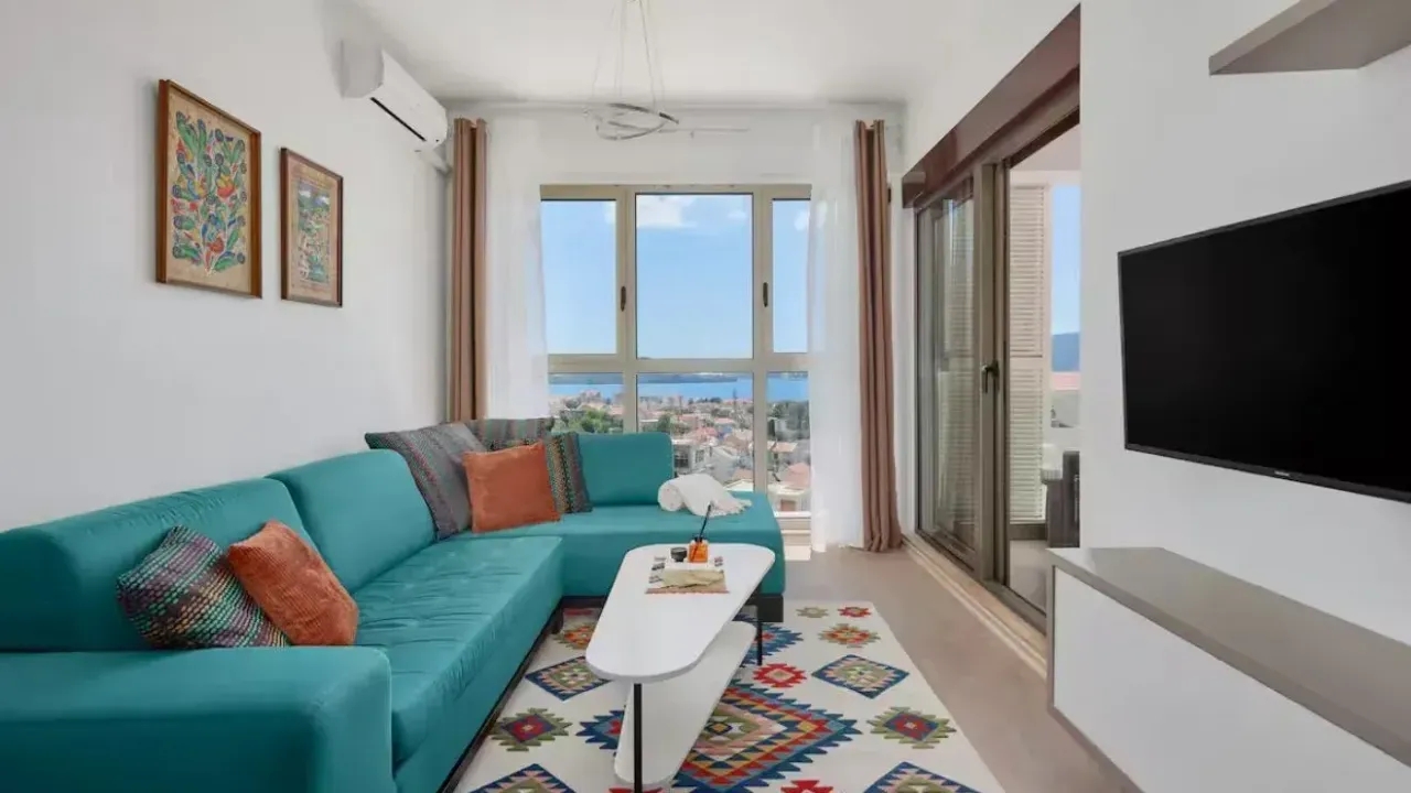 Izdavanje, stan, 53m², Tivat, Crna Gora