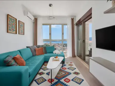 Izdavanje, stan, 53m², Tivat, Crna Gora - image 1