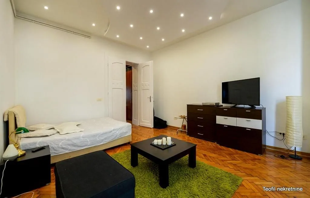Prodaja, trosoban stan, 86m², Vračar, Šid