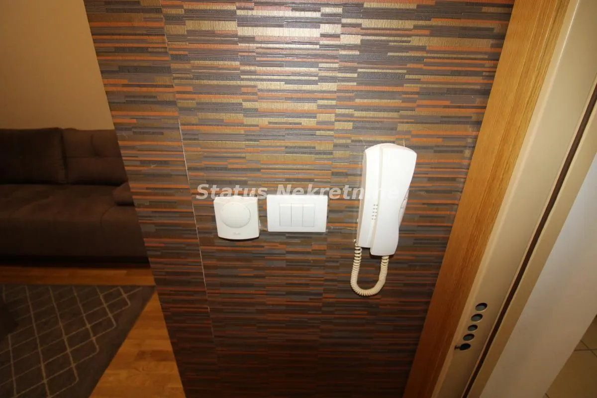 Izdavanje, garsonjera, 24m², Centar, Novi Sad