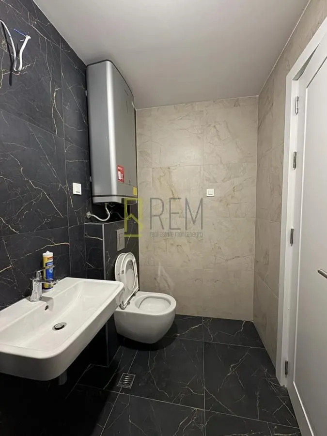 Izdavanje, dvosoban stan, 64m², Tološka šuma, Podgorica
