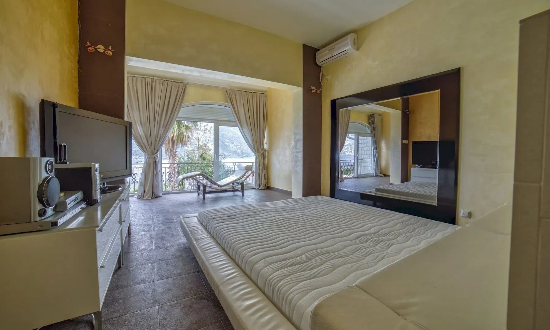 Sale, house, 278m², Stoliv, Kotor
