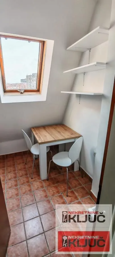 Izdavanje, jednosoban stan, 33m², Socijalno, Novi Sad Sve Podlokacije
