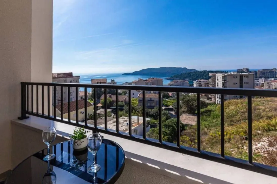Rent, one bedroom apartment, 50m², Bečići, Budva