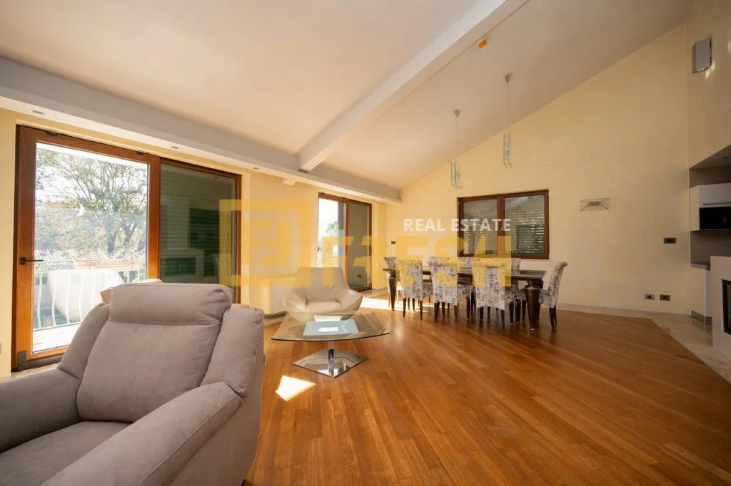 Rent, house, 380m², Mareza, Podgorica