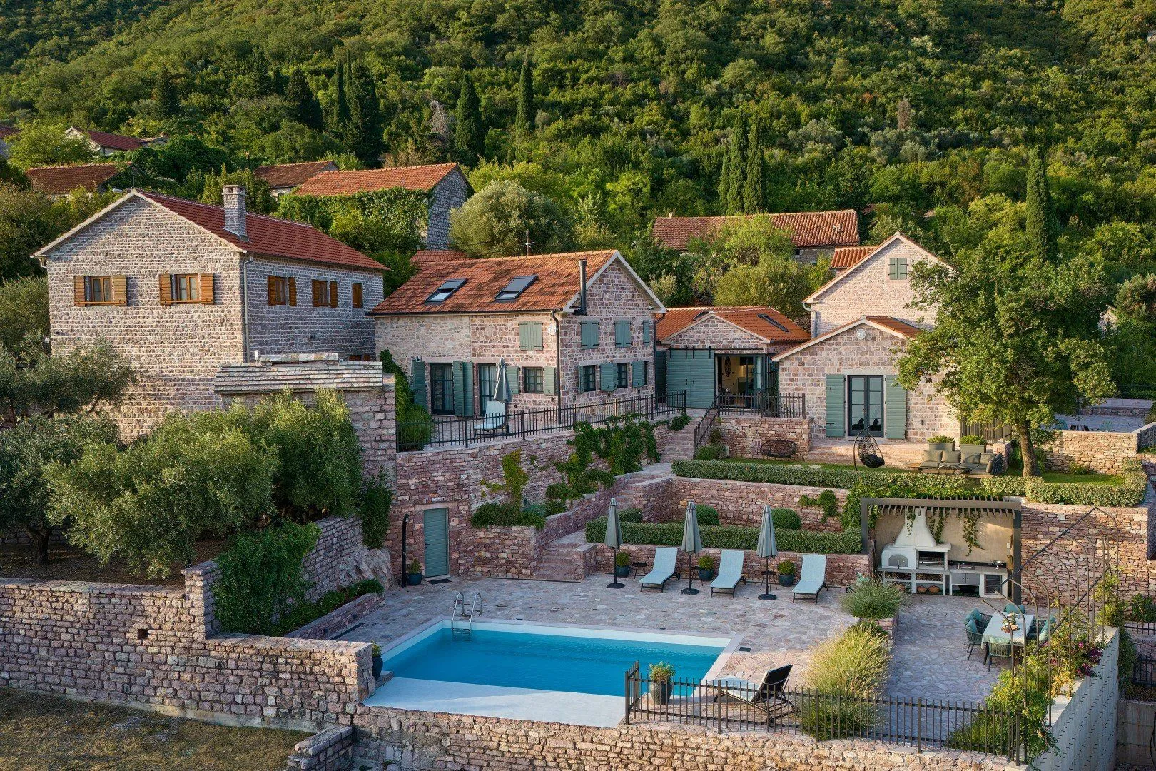 Prodaja, kuća, 293m², Donja Lastva, Tivat