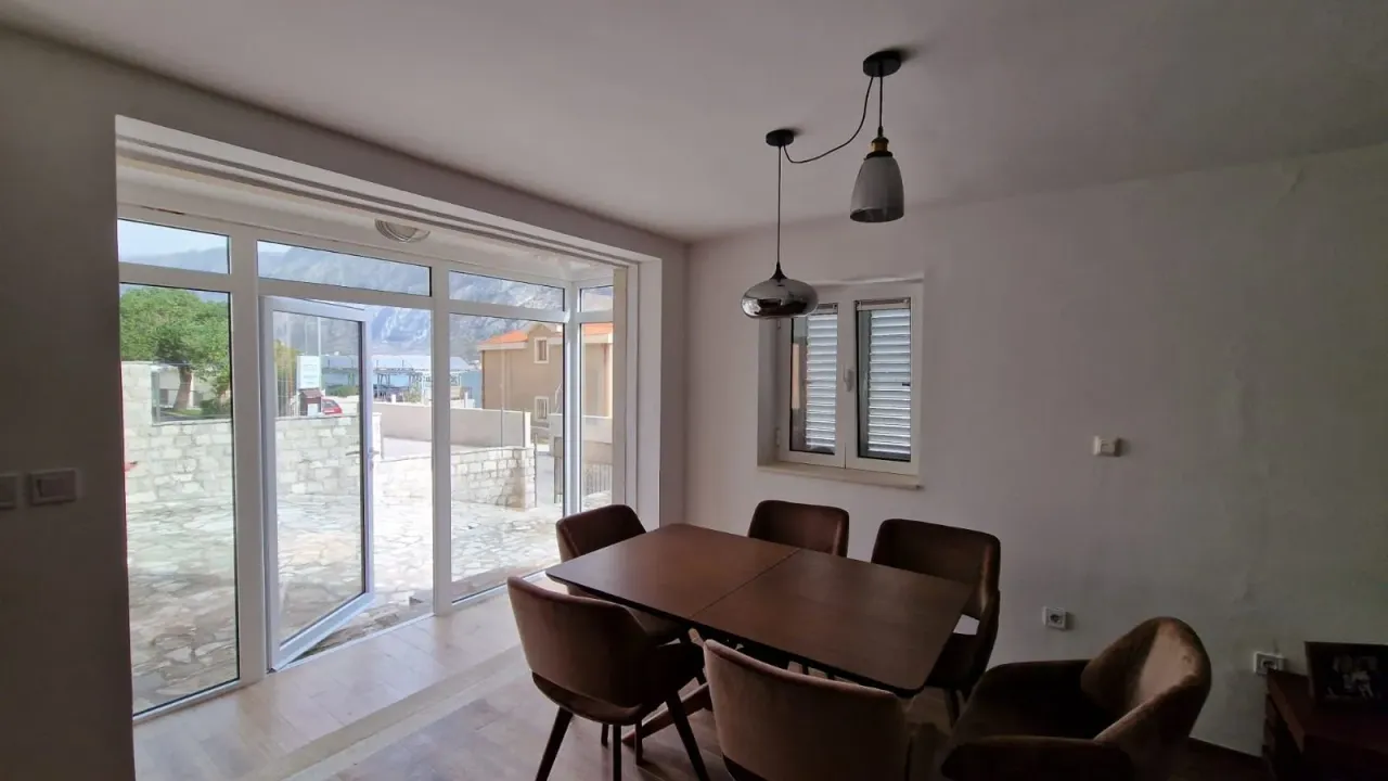 Sale, two bedroom apartment, 76m², Prčanj, Kotor