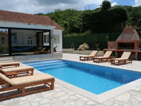 Rent, house, 200m², Kuti, Herceg Novi - image 1