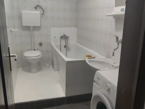 Izdavanje, dvosoban stan, 70m², Gornja Gorica, Podgorica - image 8