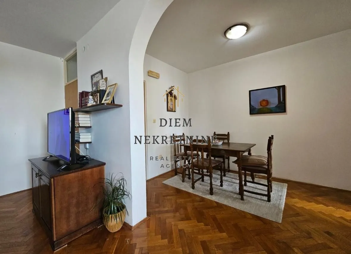Prodaja, trosoban stan, 112m², Centar, Bar