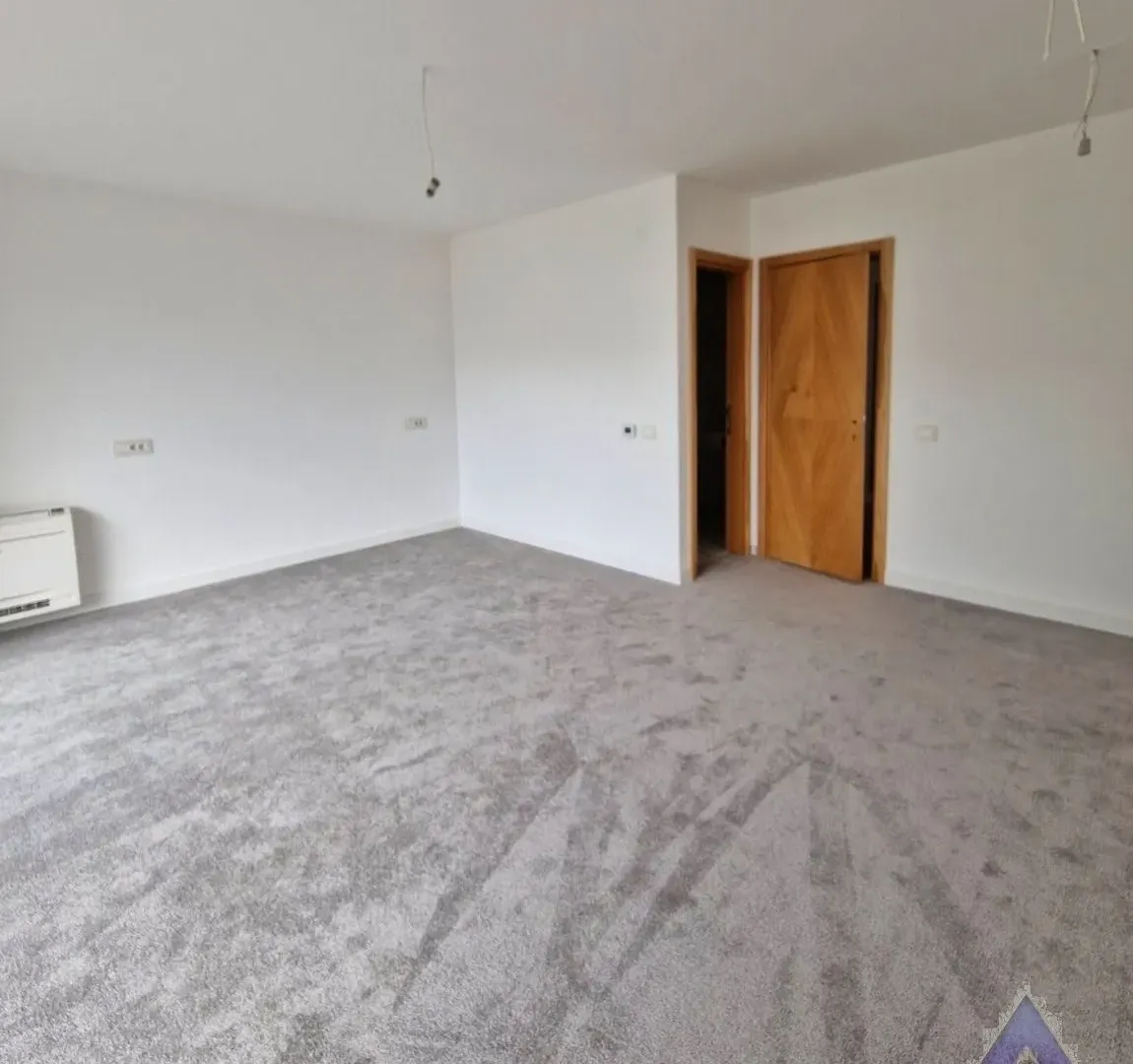 Prodaja, četvorosoban stan, 200m², Dobrota, Kotor