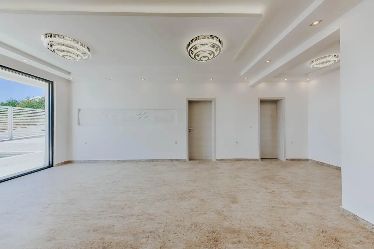 Sale, house, 365m², Kruče, Ulcinj