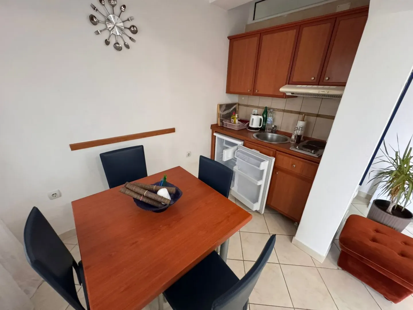 Smaller kitchen with a dining table and chairs.