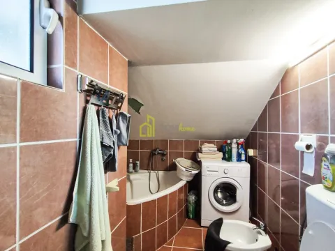 Prodaja, kuća, 250m², Tološi, Podgorica - image 15