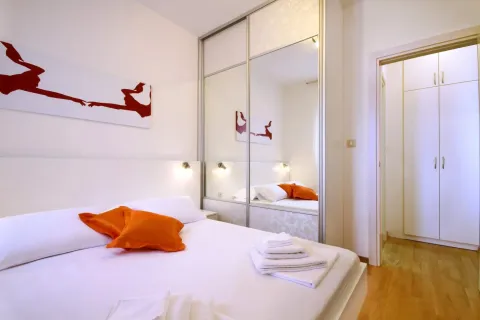Rent, one bedroom apartment, 40m², Centar, Budva - image 5