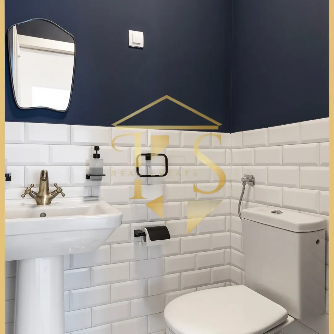 Izdavanje, dvosoban stan, 77m², Centar, Tivat