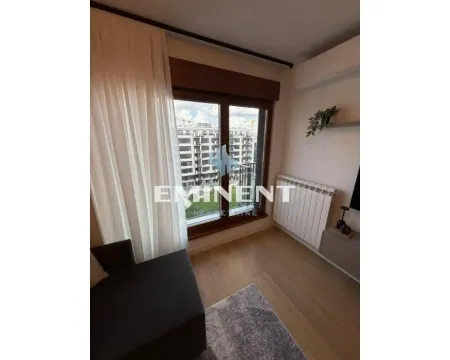 View of the windows and part of the furnished living room with parquet flooring. - image 9