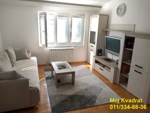 Izdavanje, trosoban stan, 55m², Stari Grad, Beograd - image 2