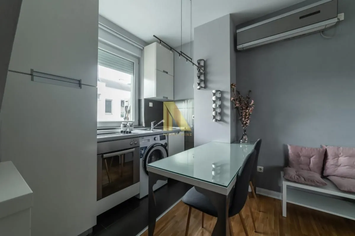 Prodaja, dvosoban stan, 49m², Centar, Novi Sad