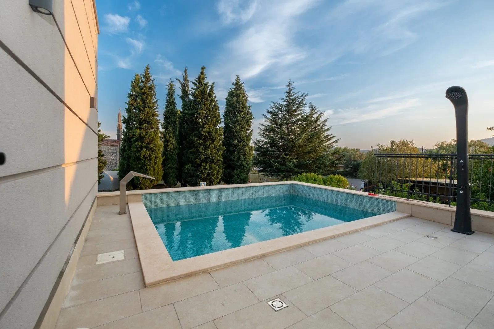 Rent, house, 180m², Gornja Gorica, Podgorica