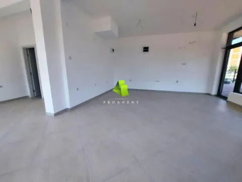 Izdavanje, poslovni prostor, 42m², Pantelej, Niš