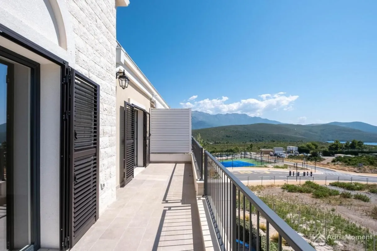 Prodaja, dvosoban stan, 93m², Radovići, Tivat