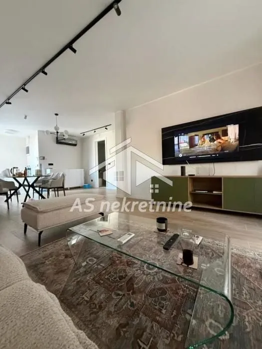 Izdavanje, dvosoban stan, 65m², Kalenić Pijaca, Vračar Sve Podlokacije