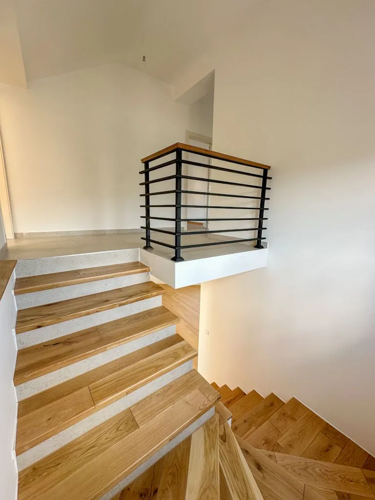 Prodaja, četvorosoban stan, 160m², Drač, Podgorica