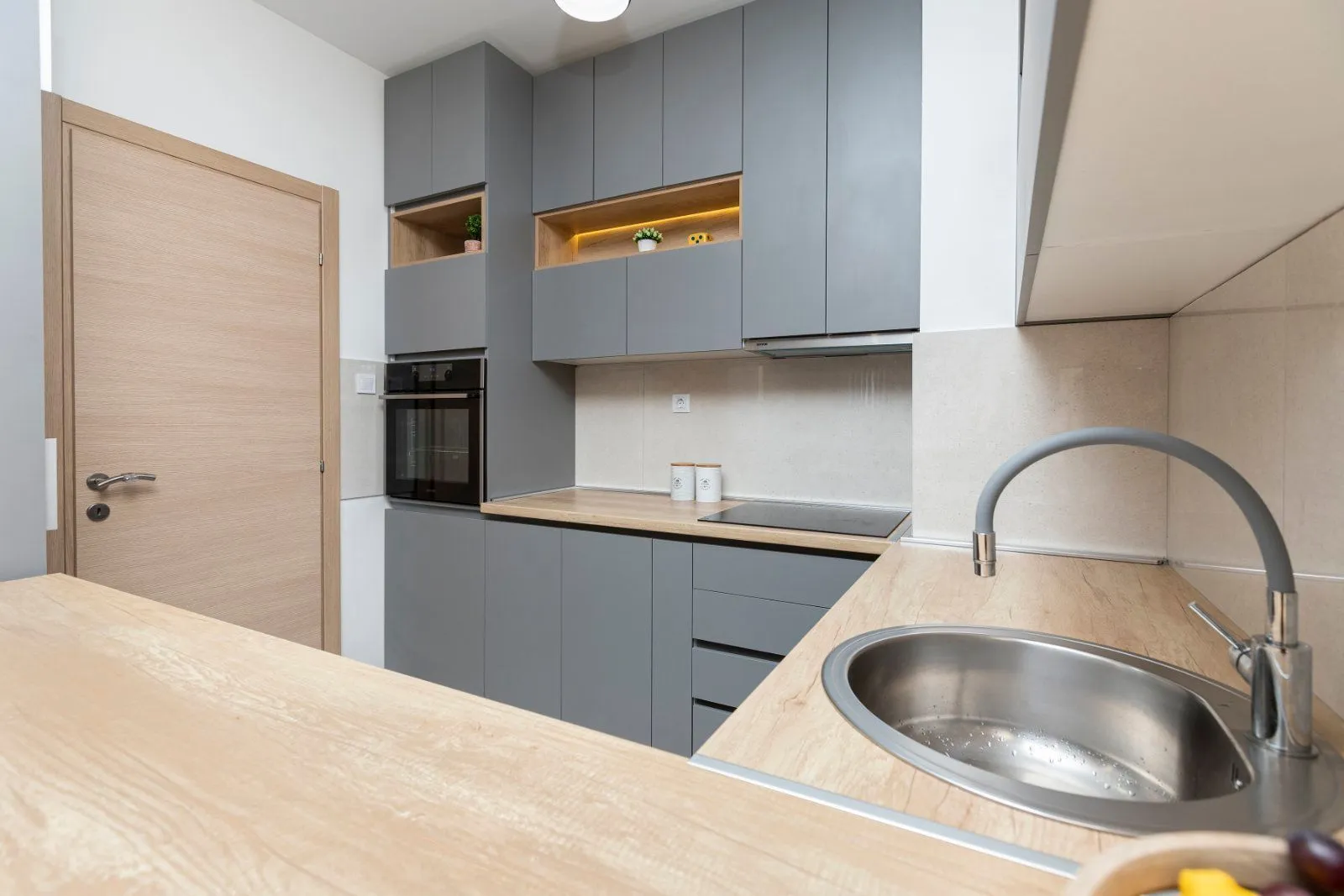 Sale, two bedroom apartment, 55m², Bečići, Budva