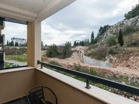 Izdavanje, trosoban stan, Ljubović, Podgorica - image 14