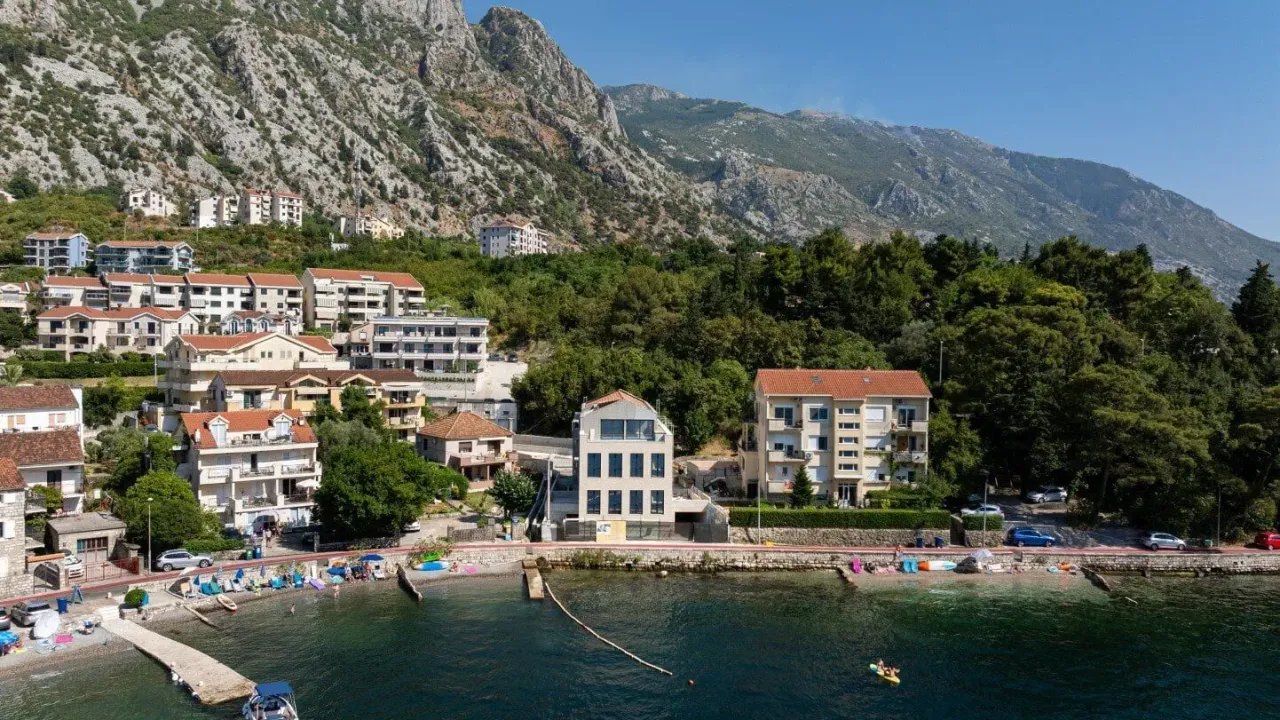 Sale, three bedroom apartment, 121m², Dobrota, Kotor